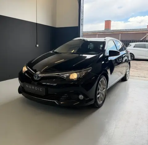 TOYOTA AURIS