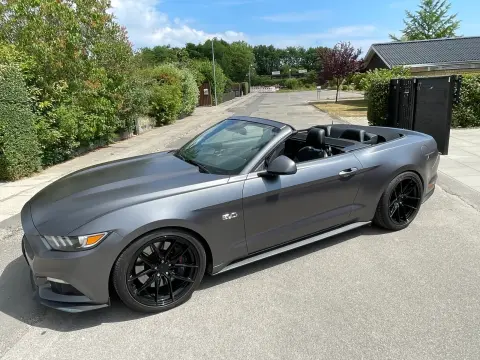 FORD MUSTANG