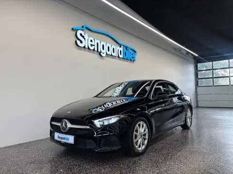MERCEDES-BENZ A200