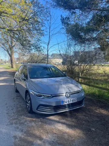 VW Golf VIII 1,4 e Hybrid DSG 5d