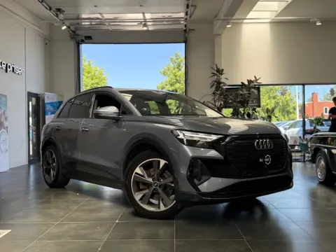 AUDI Q4