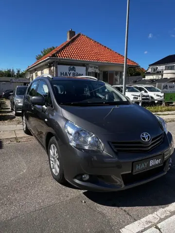 TOYOTA VERSO