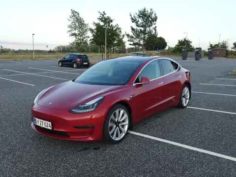 Tesla Model 3Long Range AWD 4d