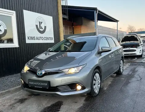 TOYOTA AURIS