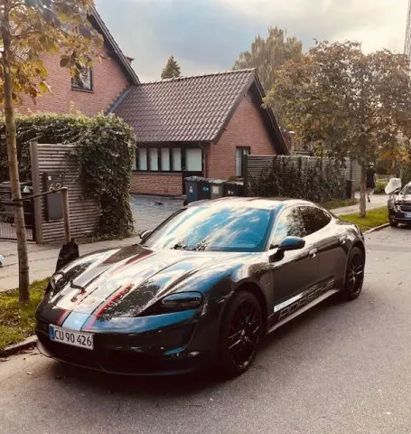 PORSCHE Taycan 4S