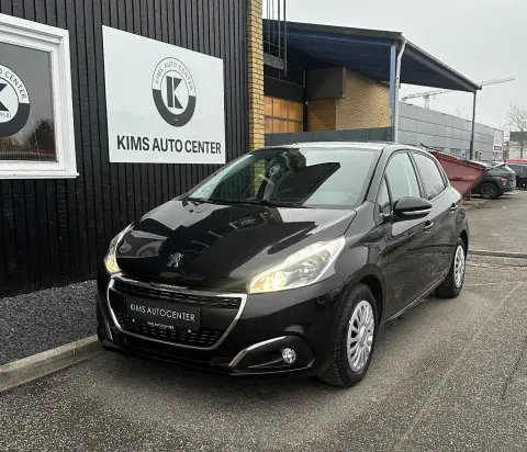 PEUGEOT 208