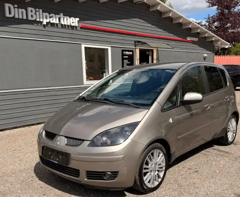 MITSUBISHI COLT