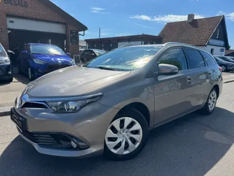 TOYOTA AURIS
