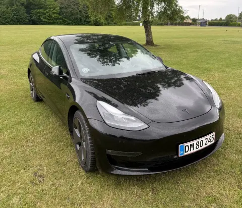 Tesla Model 3Long Range AWD 4d