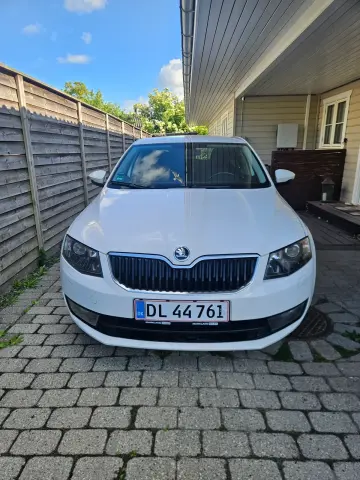 Skoda Octavia 1,6 TDi 110 Style DSG 5d