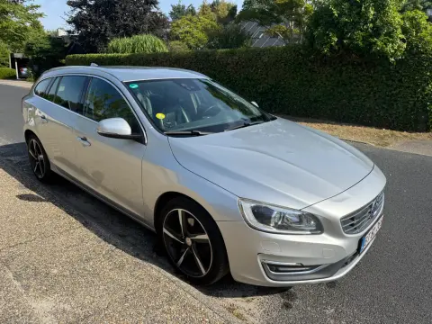 Volvo V60 2,0 D4 190 Summum aut. 5d