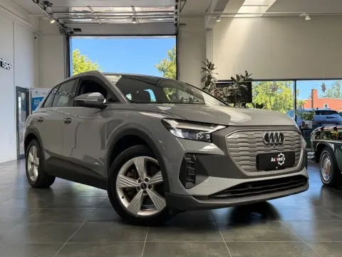 AUDI Q4